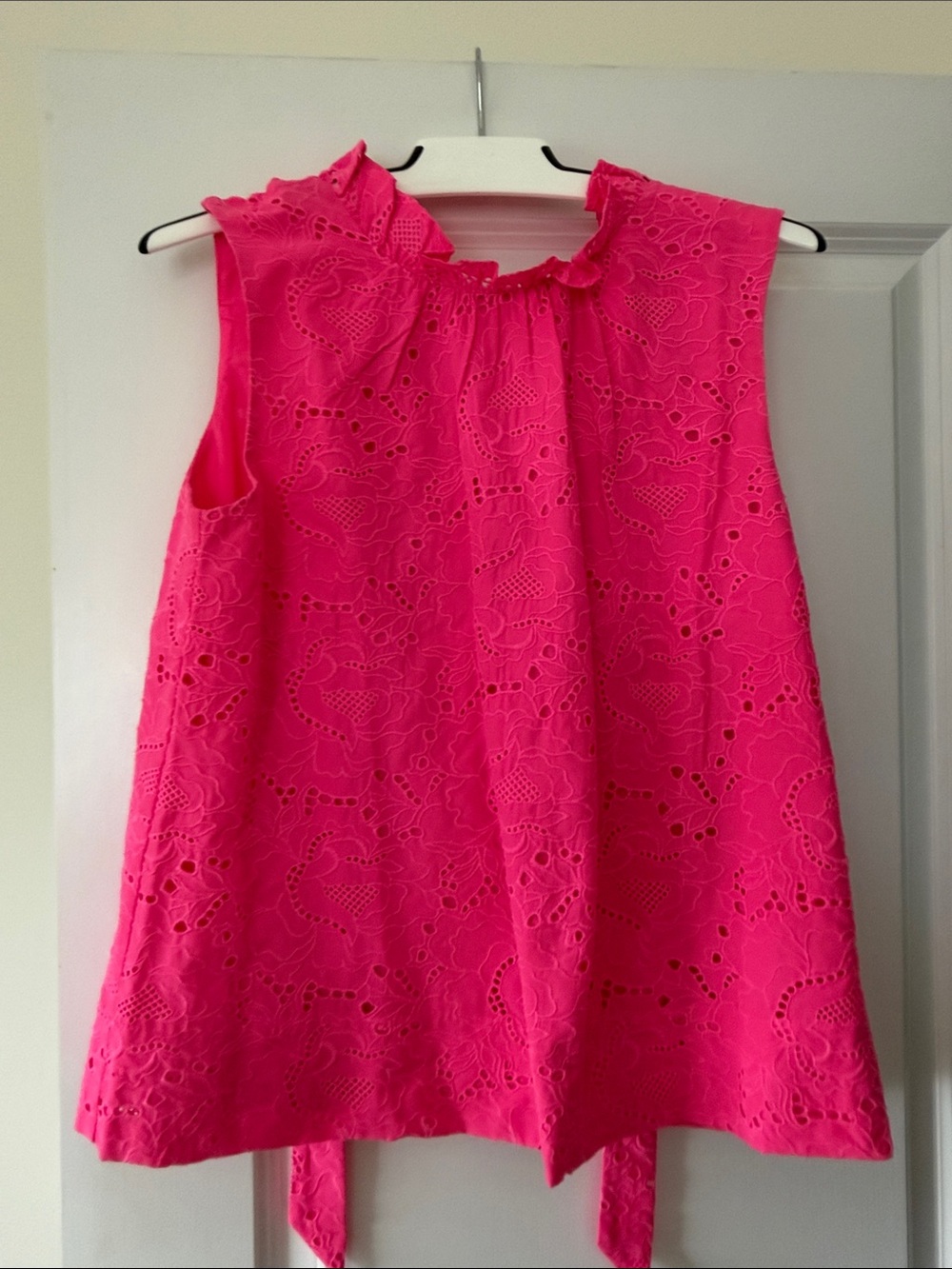 Lilly Pulitzer Hot Pink Eyelet Sleeveless Ruffle Neck Bow Tank Medium Never Worn